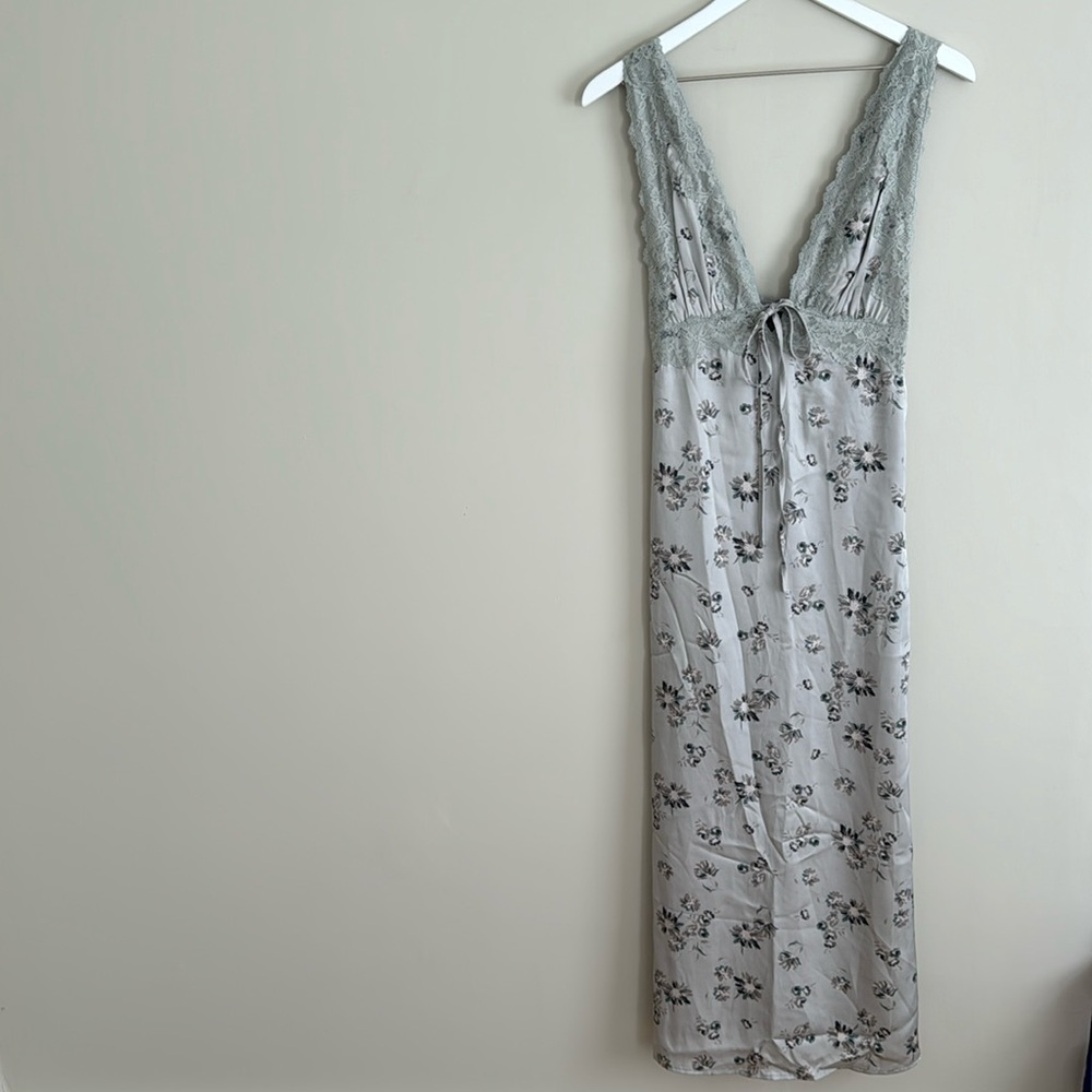 Dress. Size small (runs small!). Never worn!